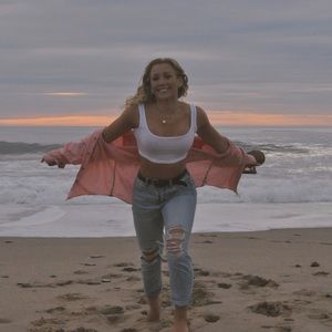 Meet your Posher, Ella